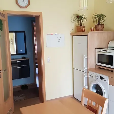 Schone Saubere 2-zimmer-wohnung Fur Messen Oder Sonstigen Zeiten Apartment *