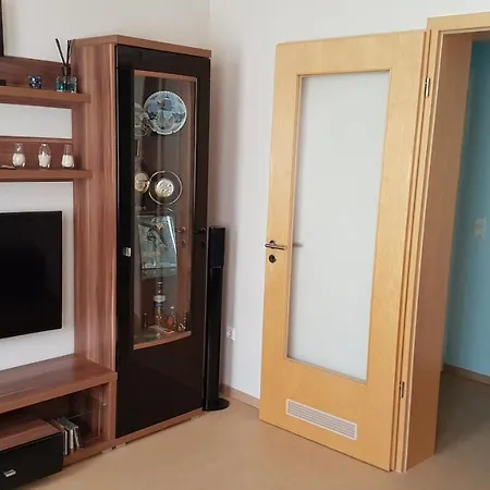Schone Saubere 2-zimmer-wohnung Fur Messen Oder Sonstigen Zeiten Apartment
