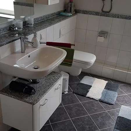 Apartment Schone Saubere 2-zimmer-wohnung Fur Messen Oder Sonstigen Zeiten *